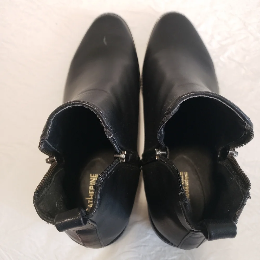BLACK BOOTIES SIZE 71/2